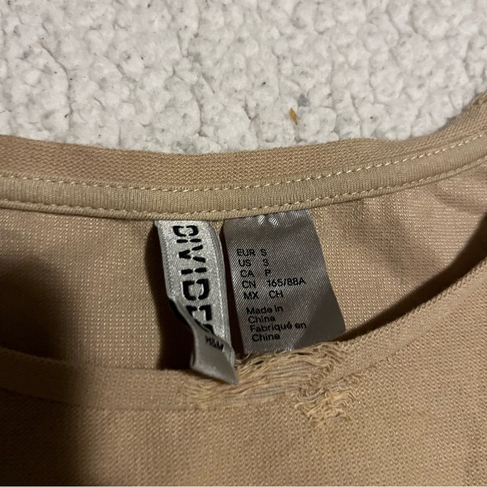 H&M - Ripped Tan sweater - Picture 3 of 5